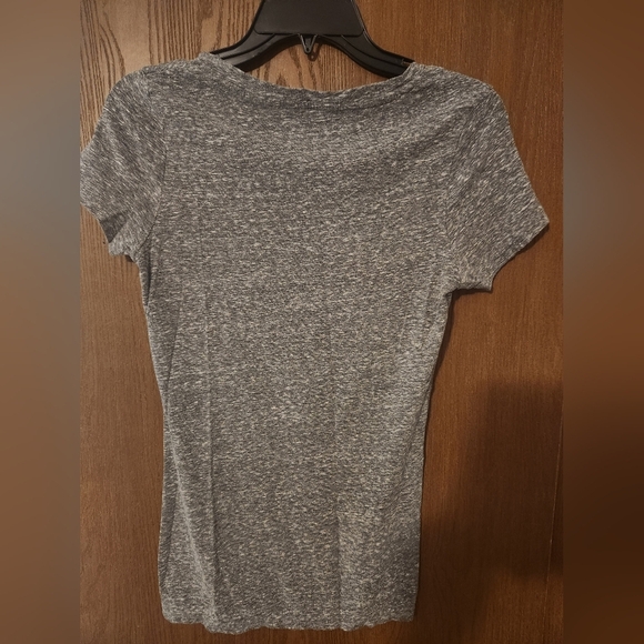 American Eagle Outfitters Gray Tee with Pastel Geometric Design - Picture 3 of 3